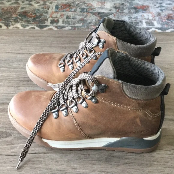 🔥🔥🔥Women’s waterproof boots Cougar shoes🔥🔥🔥 - Picture 2 of 8